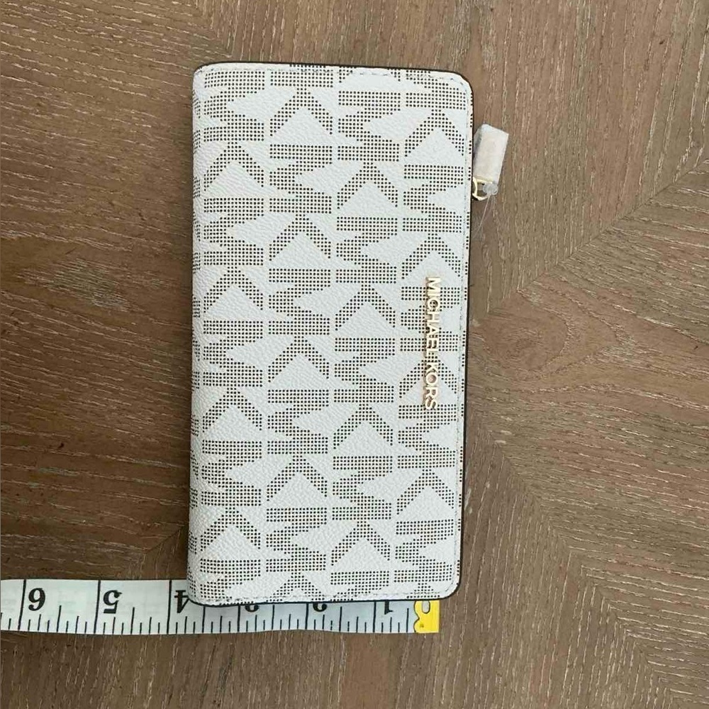Michael Kors Signature MK Logo Zip Wallet / Wristlet - Picture 2 of 3